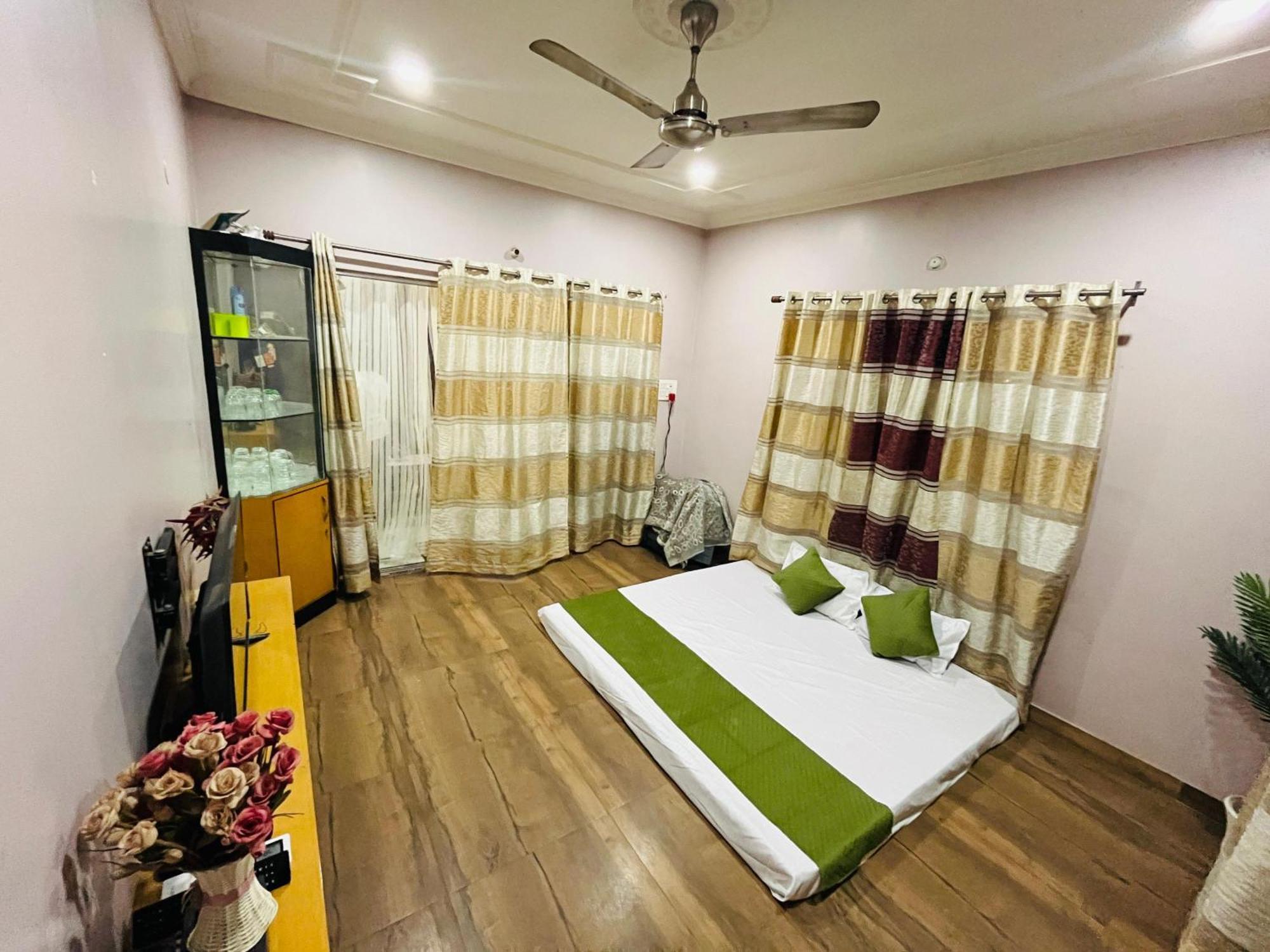 The Q3 Inn กูวาฮาติ ภายนอก รูปภาพ